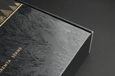 Offset printed logo with glossy UV for elegant branding.